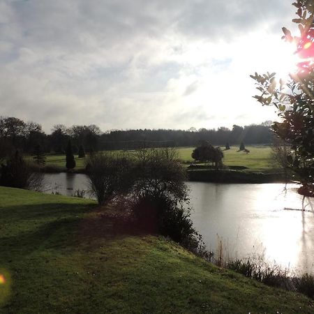 Mannings Heath Hotel Horsham Esterno foto
